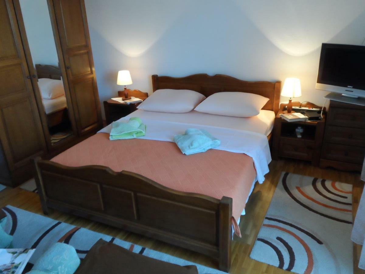 Adrian'S Apartments & Winery Lumbarda Luaran gambar