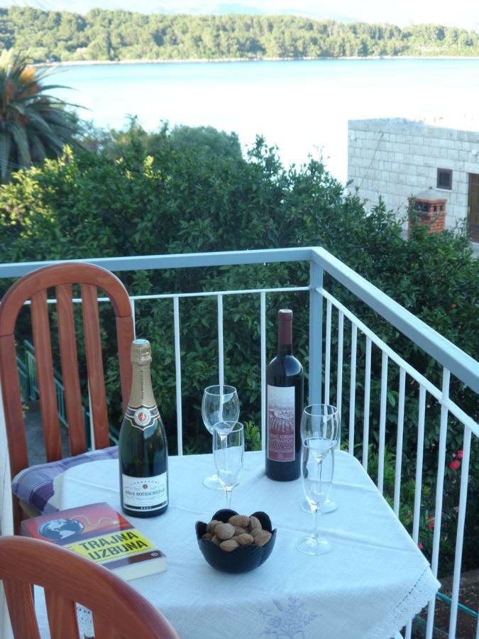 Adrian'S Apartments & Winery Lumbarda Luaran gambar
