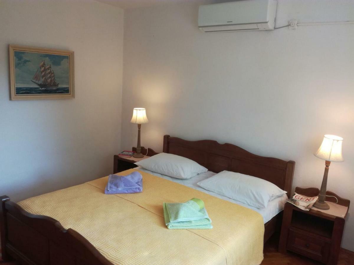Adrian'S Apartments & Winery Lumbarda Luaran gambar