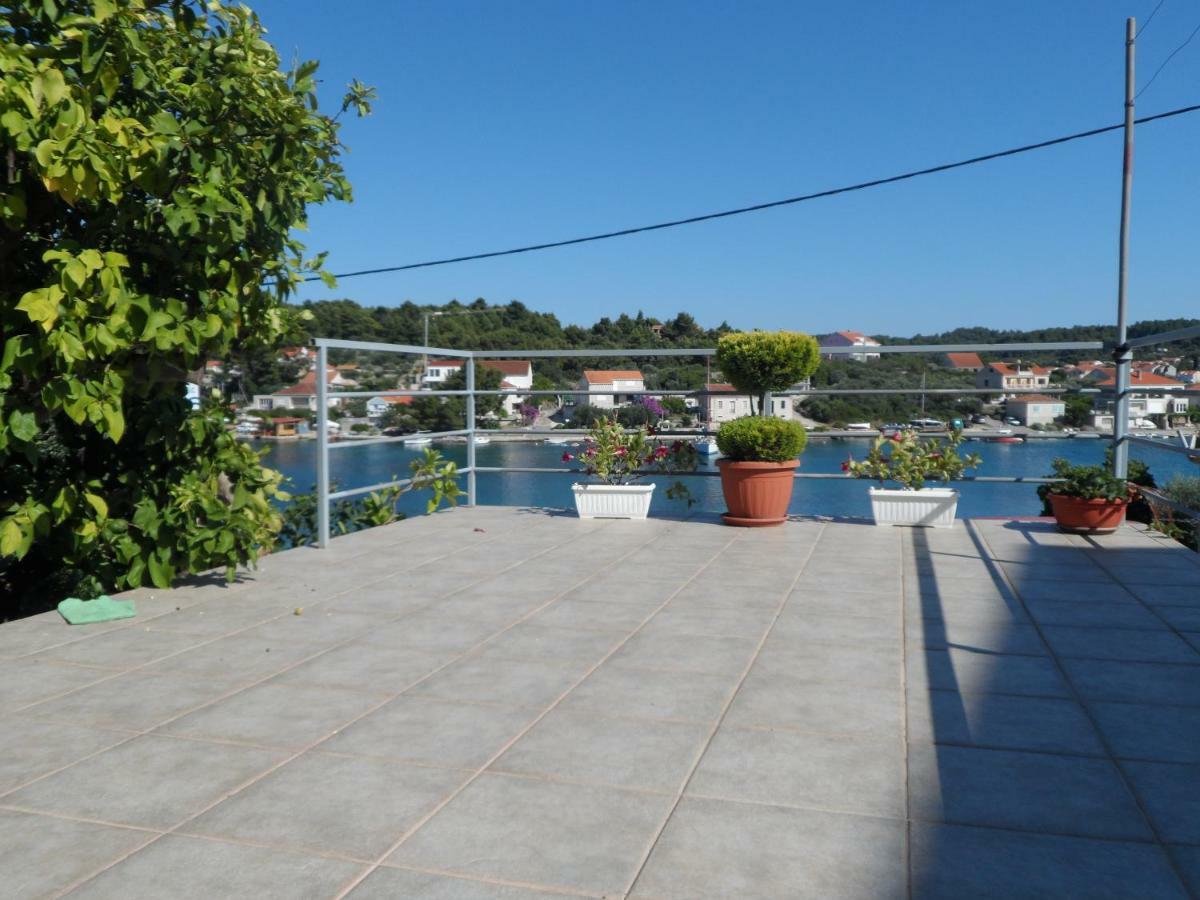 Adrian'S Apartments & Winery Lumbarda Luaran gambar